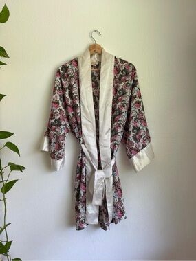 Victoria's Secret Pink and Black Paisley Satin Robe with Ivory Trim